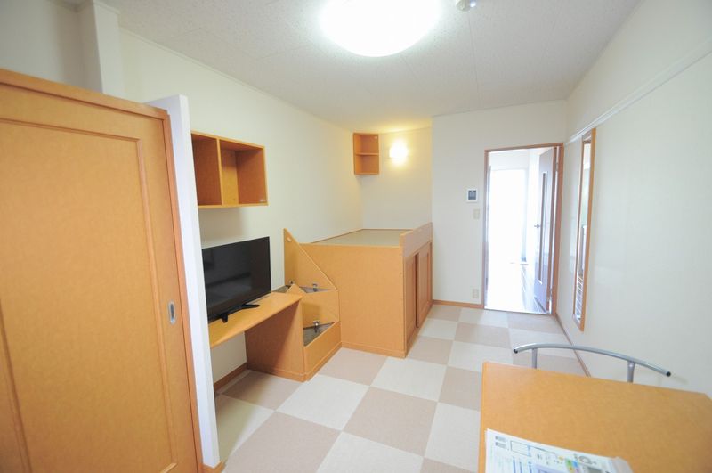 レオパレスコンフォート東野 居間