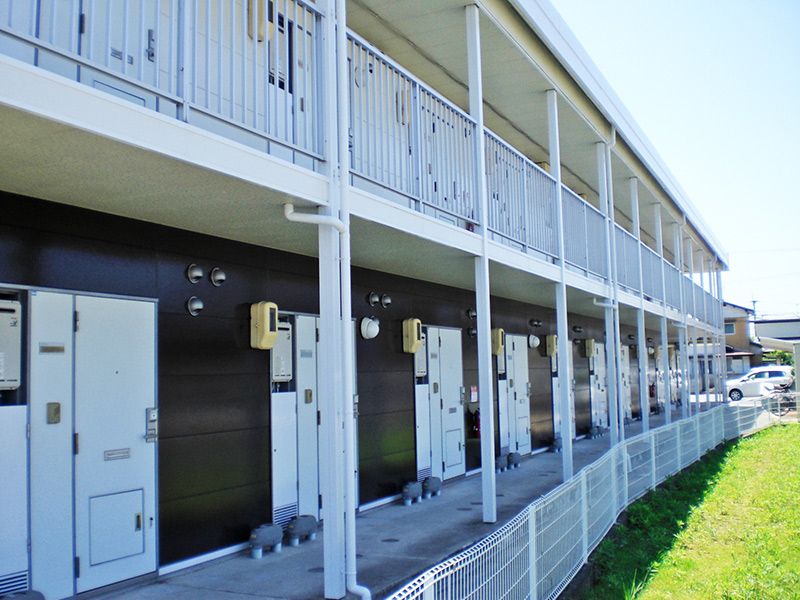 レオパレス外屋敷 玄関