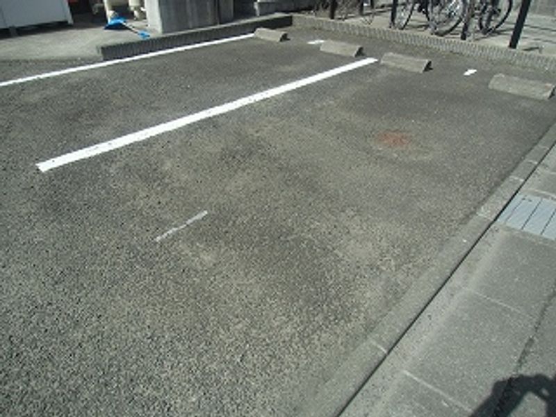 レオパレスＶ 駐車場