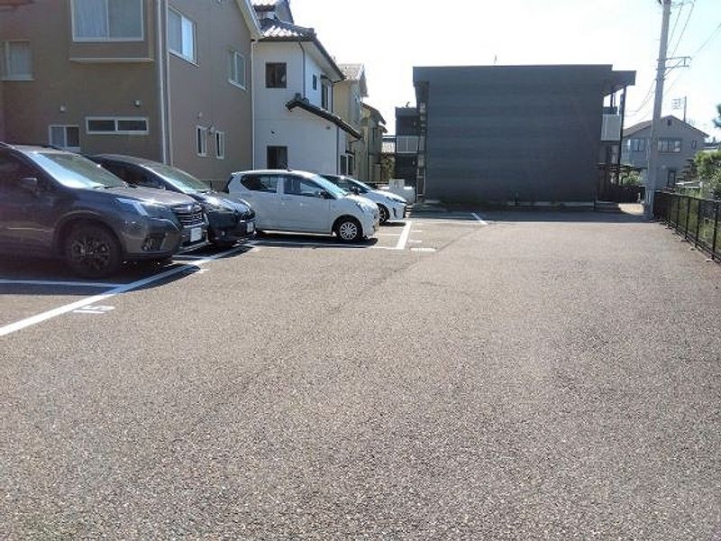 レオパレスウォーターロード 駐車場