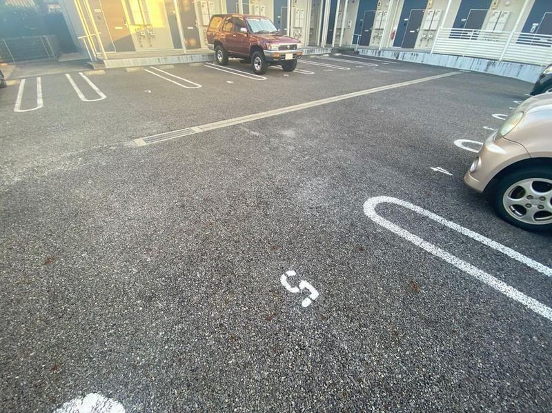 レオネクスト乙川 駐車場