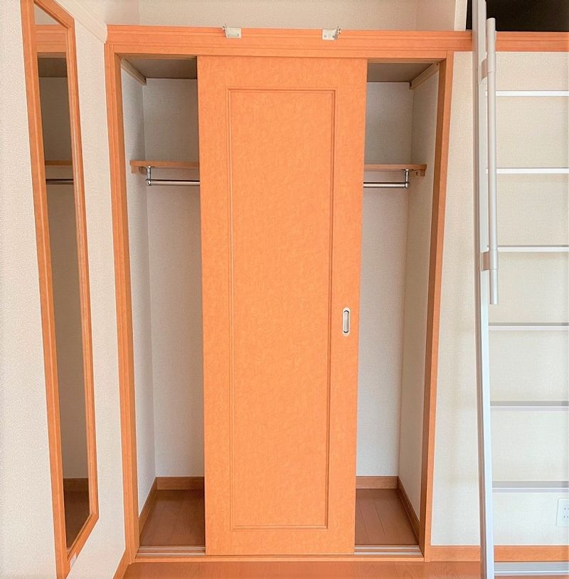 レオパレスシティーＥ 収納
