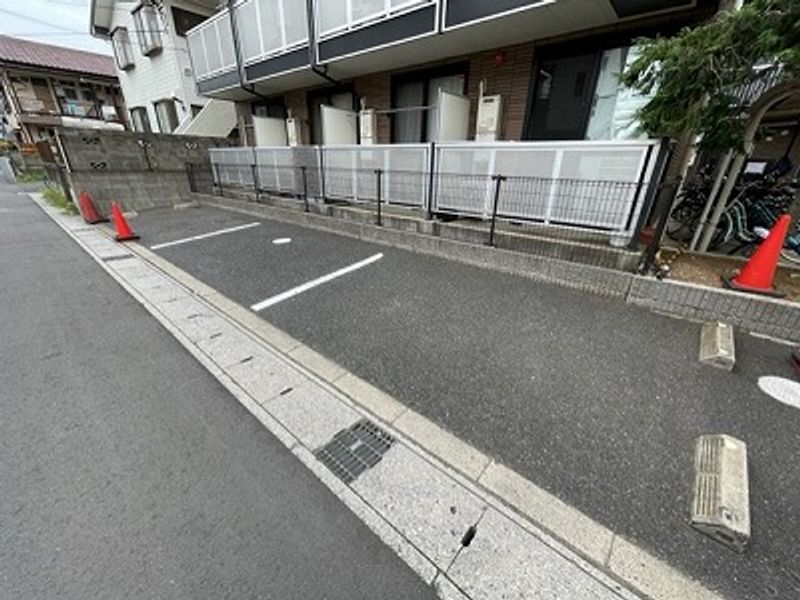 レオパレスグリーン　サカエ 駐車場
