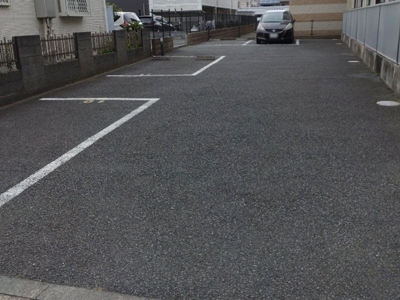 レオパレスアルファヒルズⅡ 駐車場