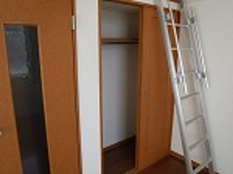 レオパレスパルファン 収納