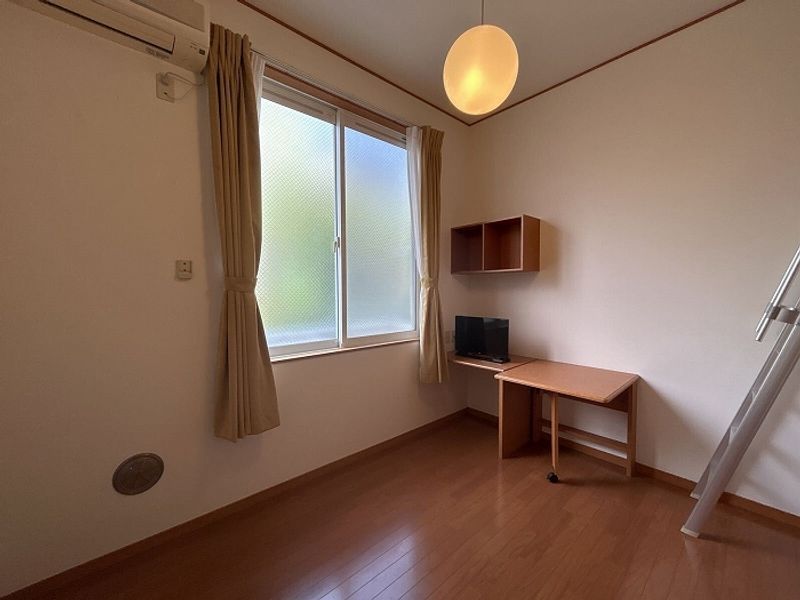 レオパレスフォーブル三茶 居間