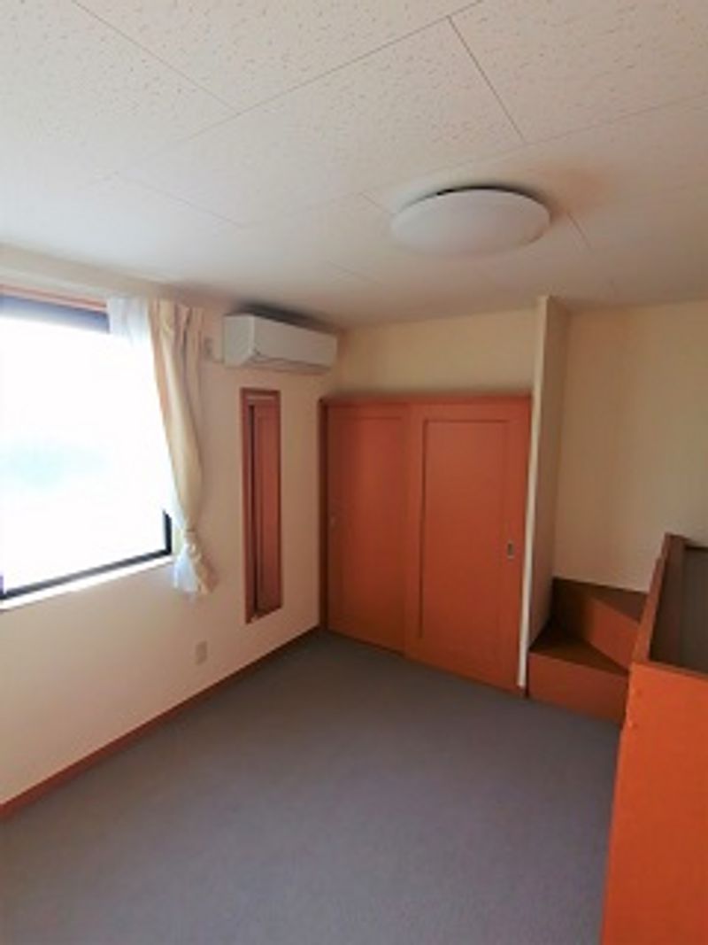 レオパレス東中田 居間