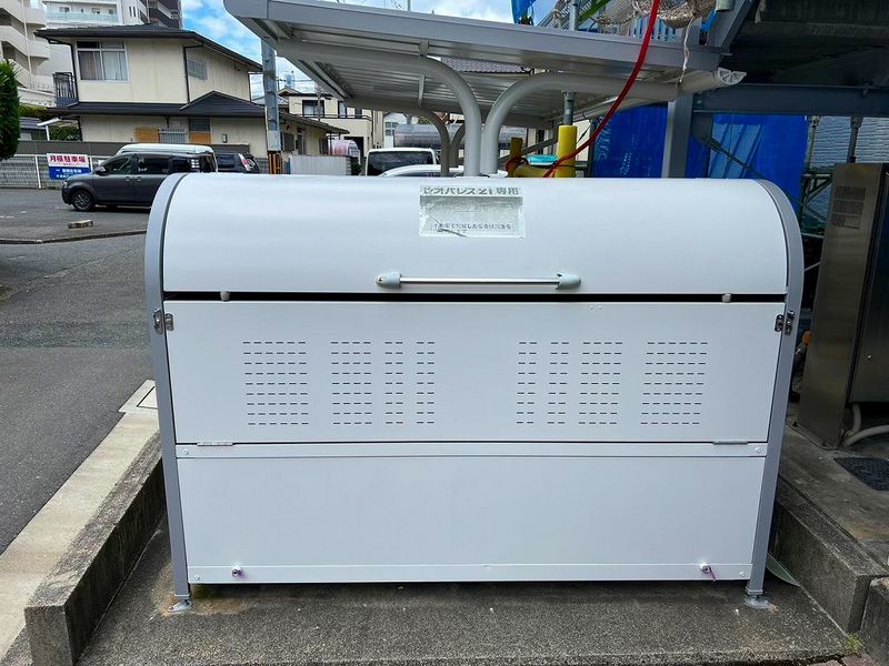 レオパレスバーサトル 玄関