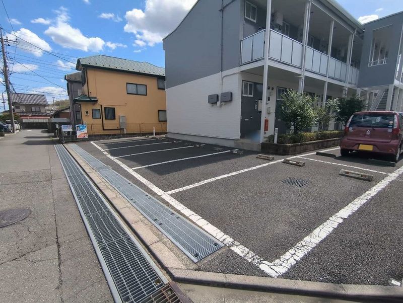 レオパレスライスワン 駐車場