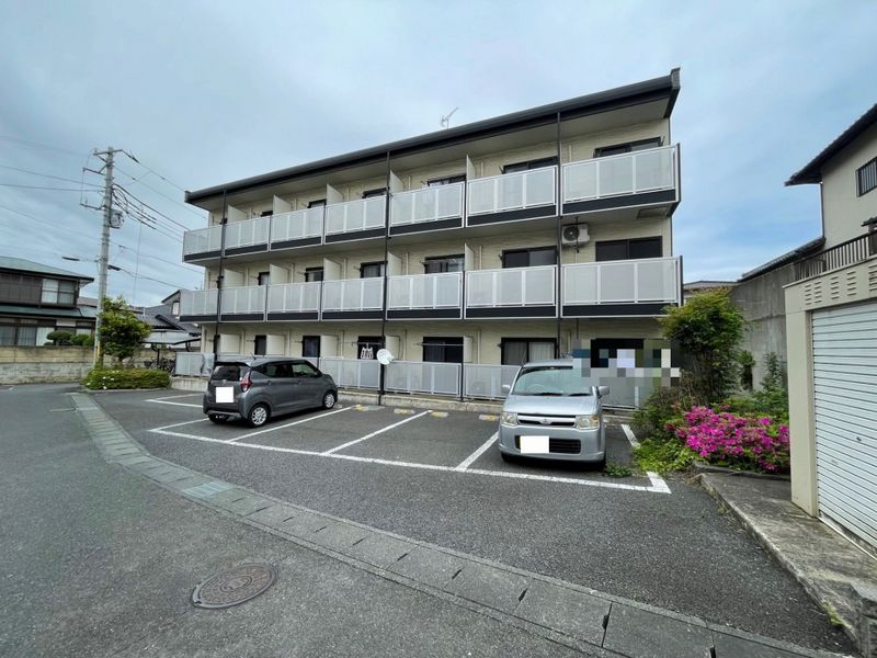 レオパレスしろがね 駐車場