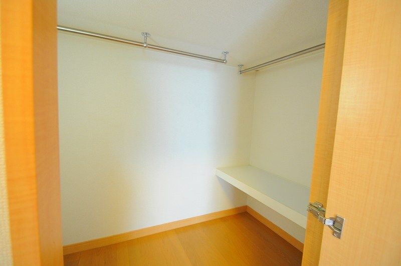 レオパレス広白岳 収納