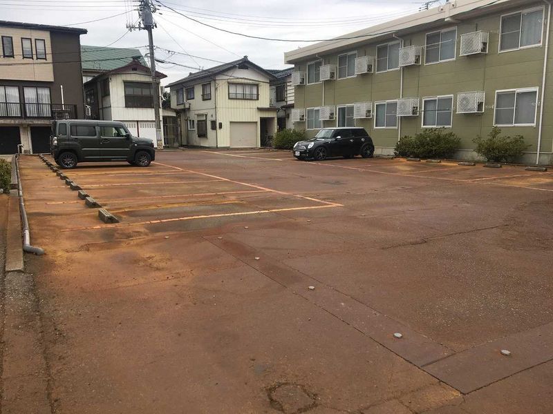 レオパレスグリーン 駐車場