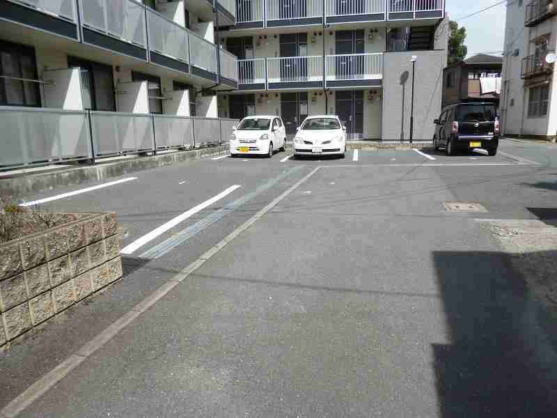 レオパレスひご坪井 駐車場