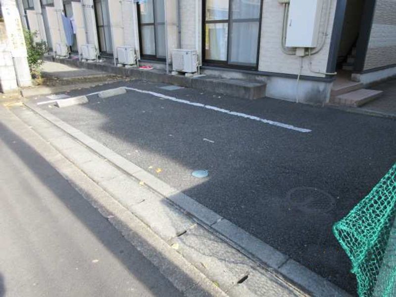 レオパレス文京台ハイツ 駐車場