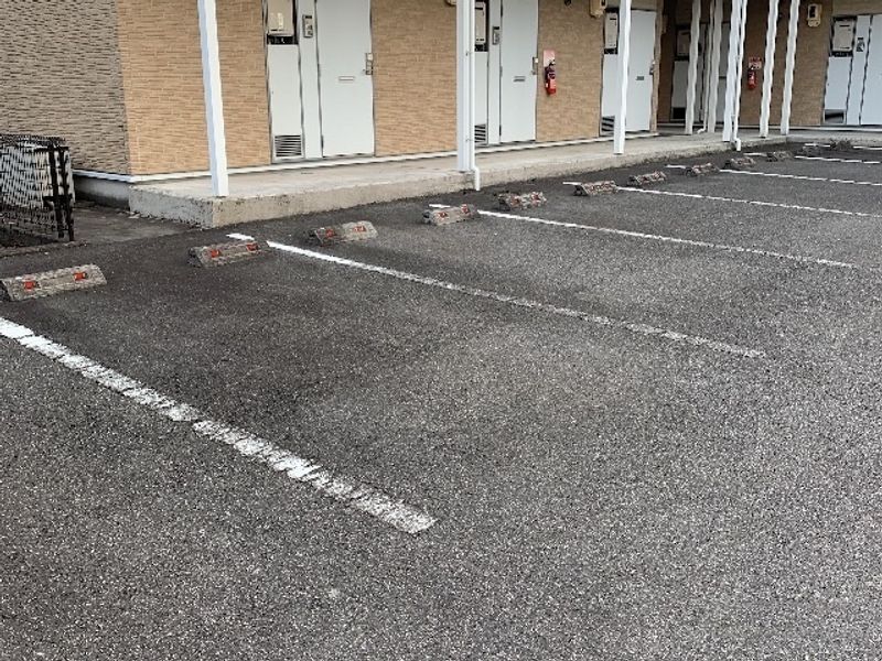 レオパレス白鳳 駐車場