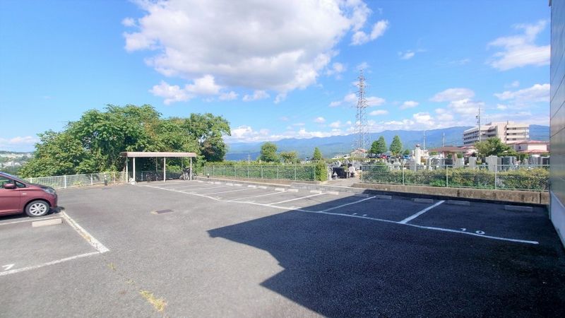 レオパレスマルベリー 駐車場