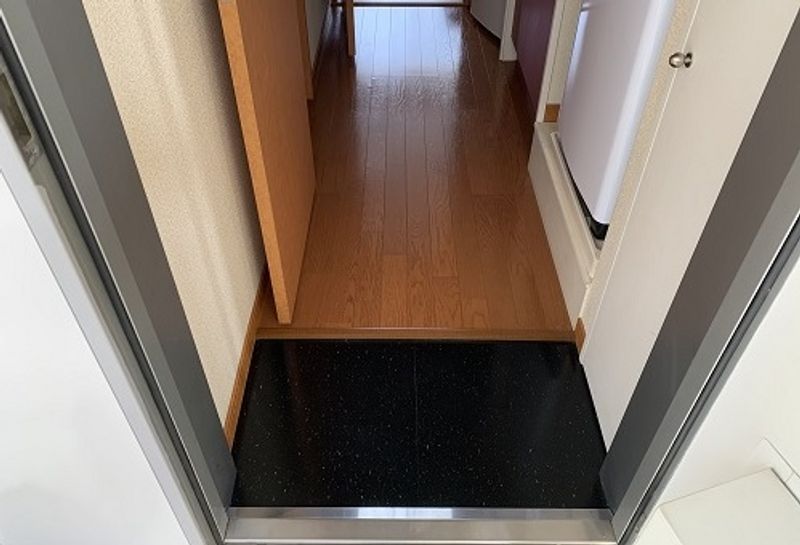レオパレス稲山 玄関