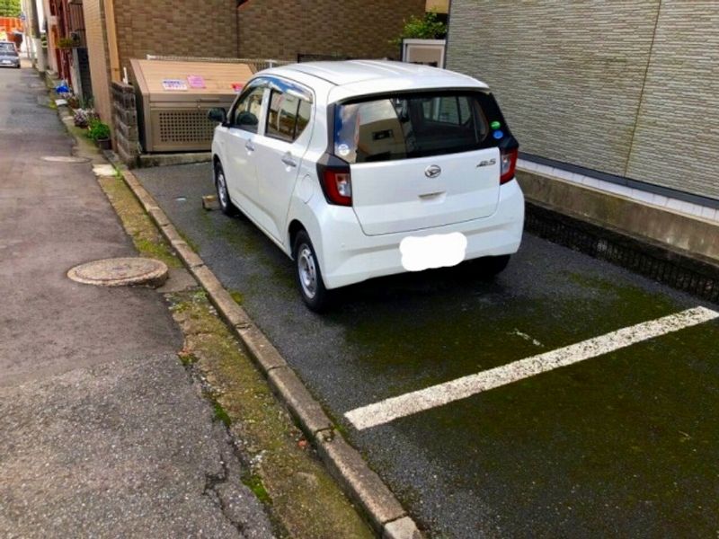 レオパレスみらい本町 駐車場