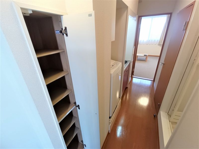 レオパレスフローリッシュⅡ 玄関