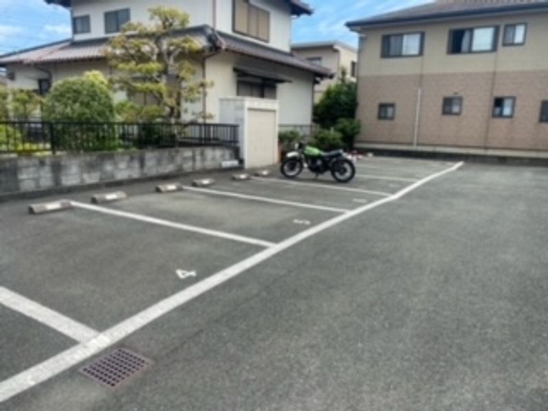 レオパレスリベール 駐車場