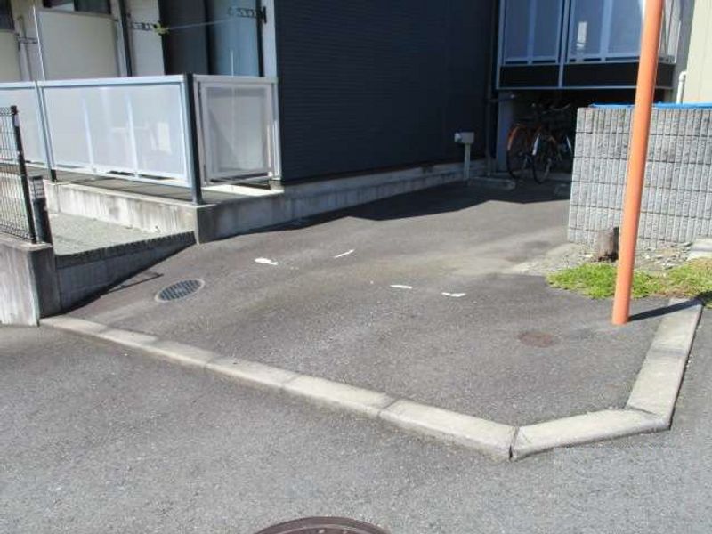 レオパレス陽だまり 駐車場