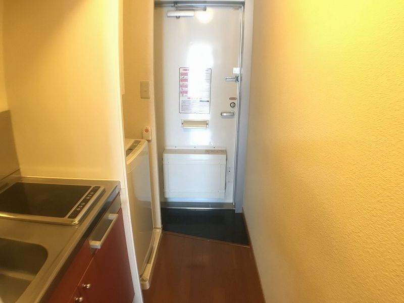 レオパレスミロワール エントランス