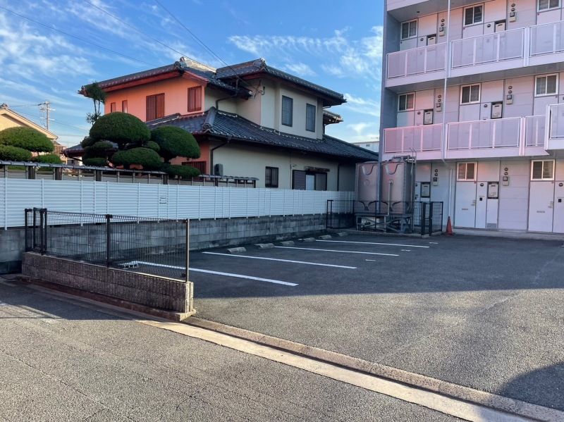 レオパレスアルモニⅡ 駐車場
