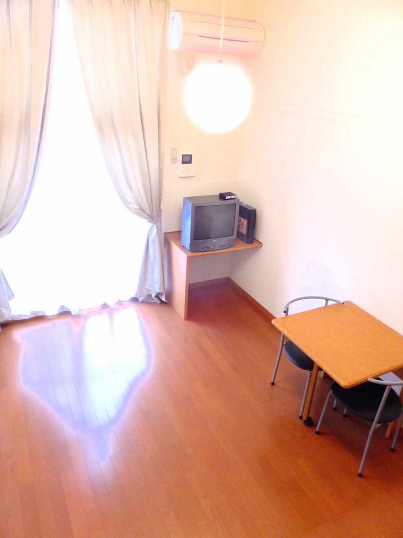 レオパレスまつや 居間