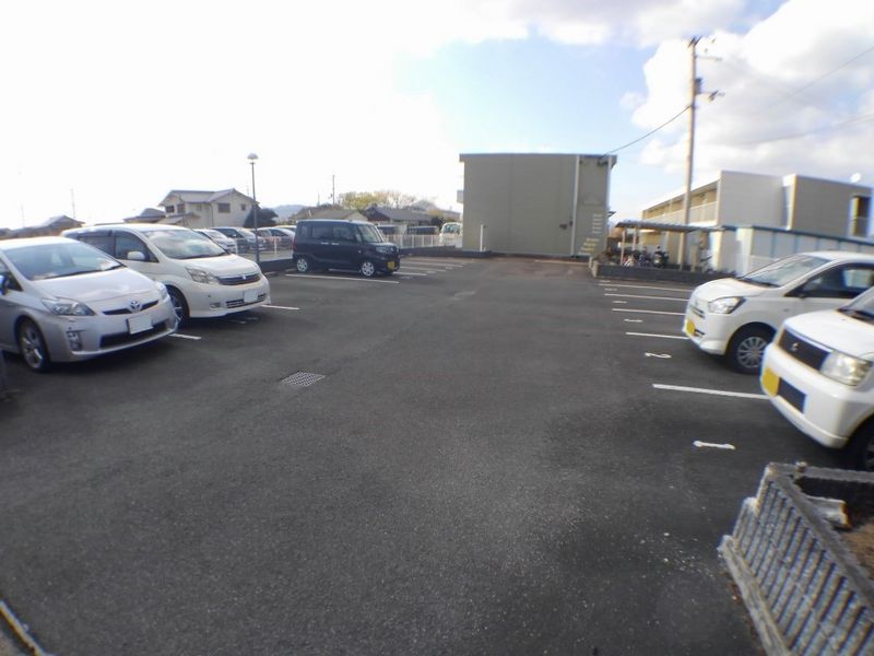 レオパレスボヌール 駐車場