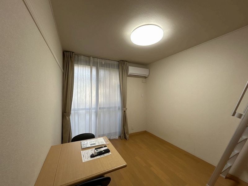 レオパレスブリリアント 居間