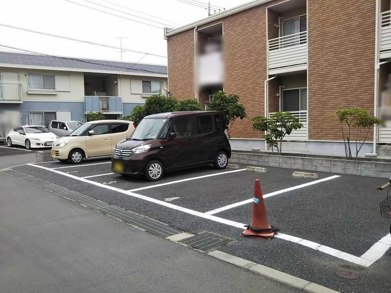 レオネクスト淳 駐車場