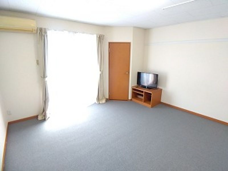 レオパレス双柳１番館 居間
