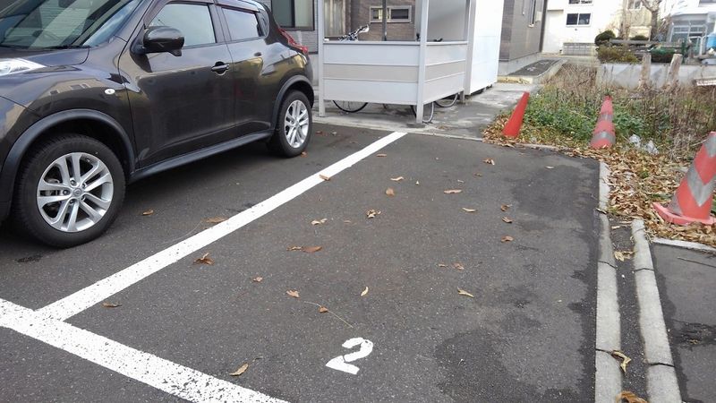 レオパレス西町北 駐車場