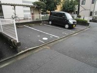 レオパレスエルフ 駐車場