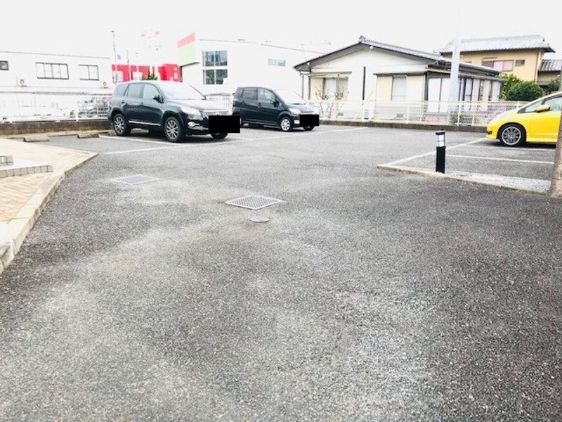 レオパレス瑞翔 駐車場
