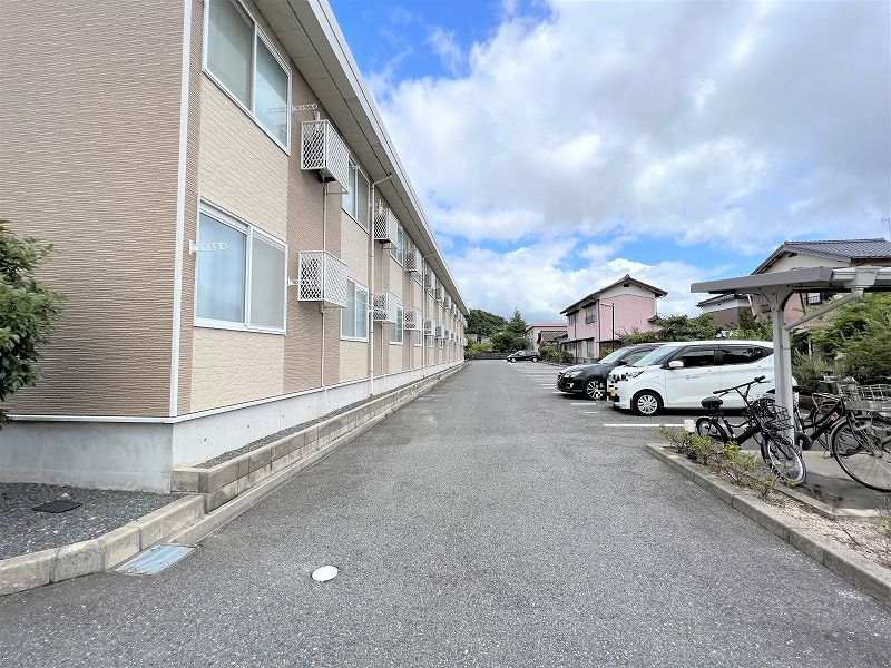 レオパレスＢ　ＺＯＮＥ 駐車場
