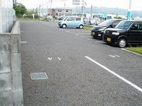 レオパレスフレンズ 駐車場