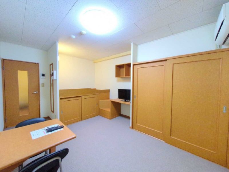 レオパレストホリ 居間