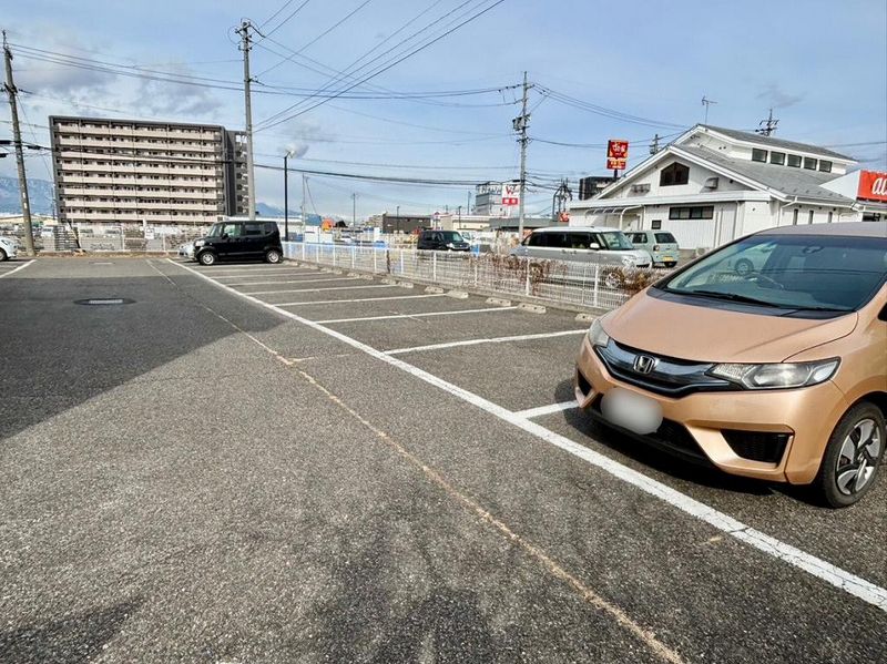 レオネクストメルシー西原 駐車場