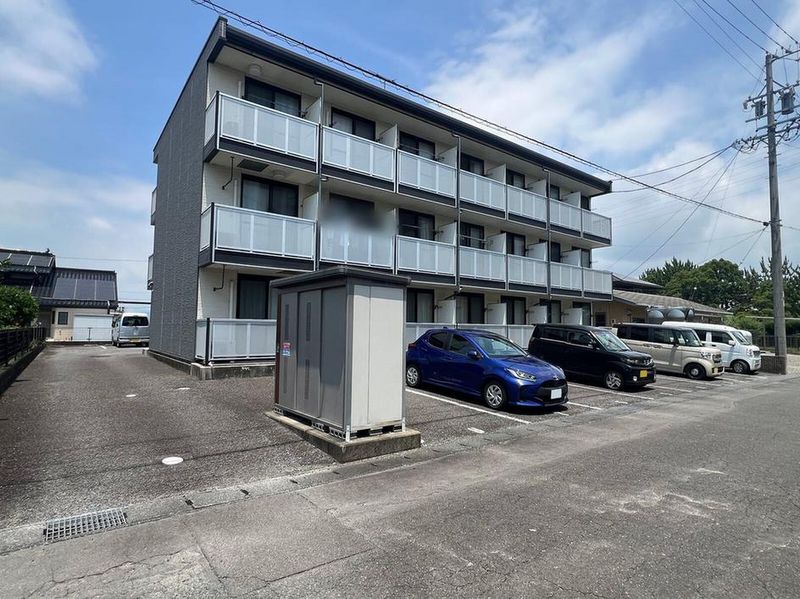 レオパレスＬフェリース掛川 駐車場