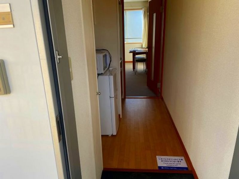 レオパレスブライト 玄関