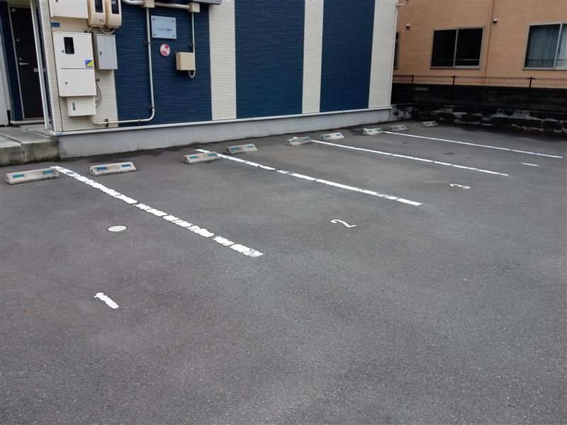 レオネクストグロリア京橋南 駐車場