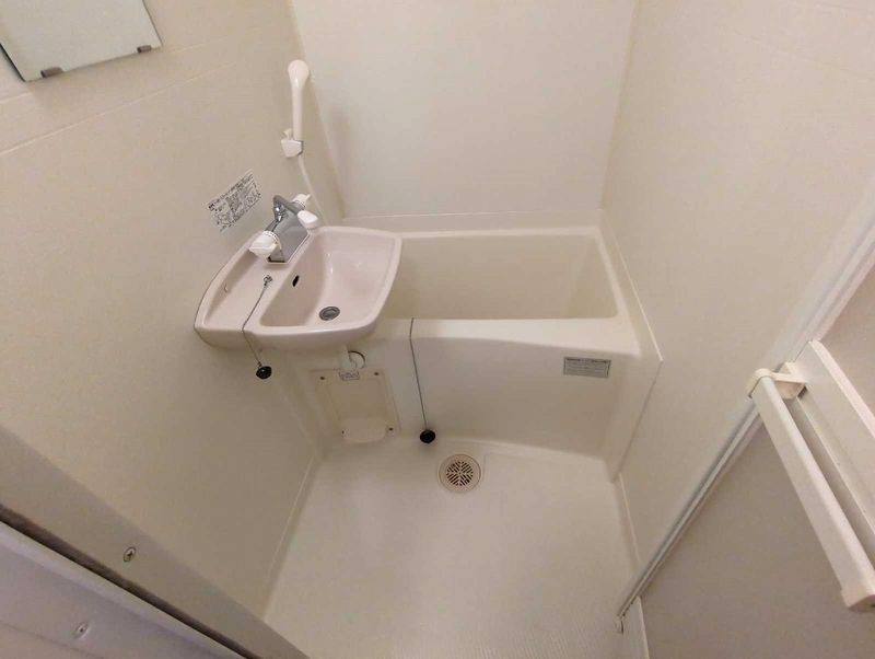 leopalace Port Side Bathroom