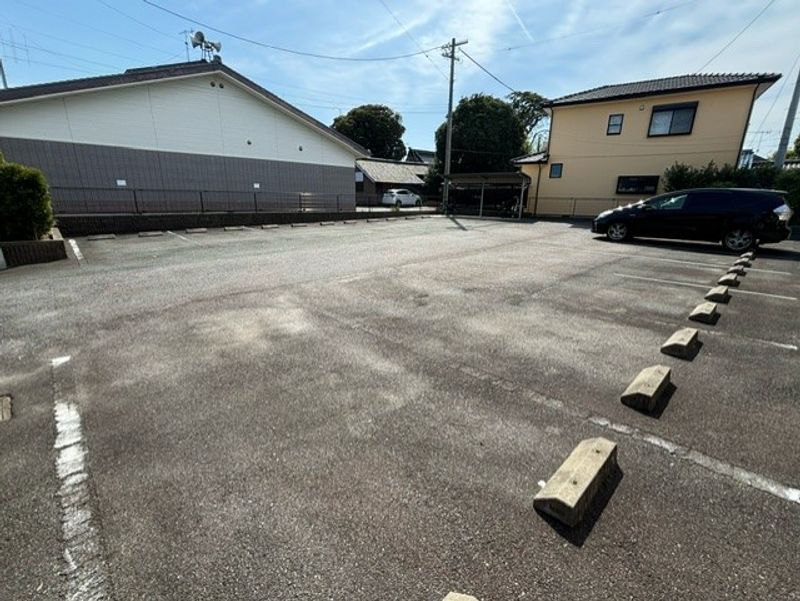 レオパレス彦 駐車場