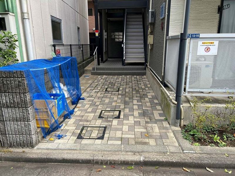 レオパレス三ヶ田 エントランス