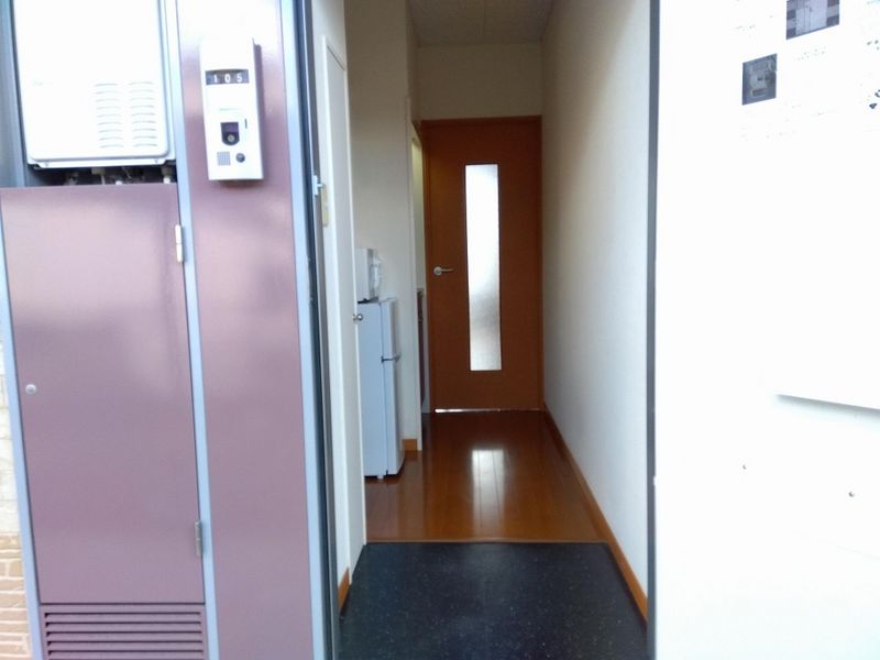 レオパレスタウンコートＴＷＯ 玄関