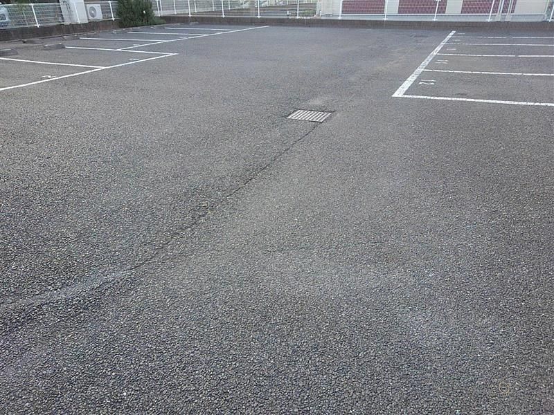 レオパレスシャトル千代 駐車場