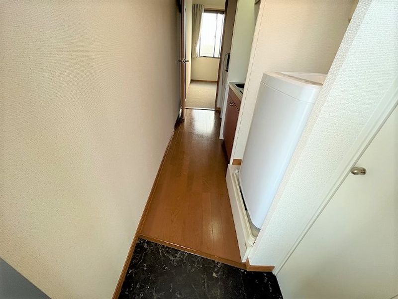 レオパレスメイクリポーズ 玄関