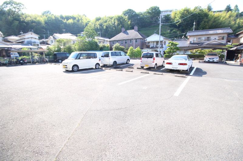 レオパレスリヴェール 駐車場