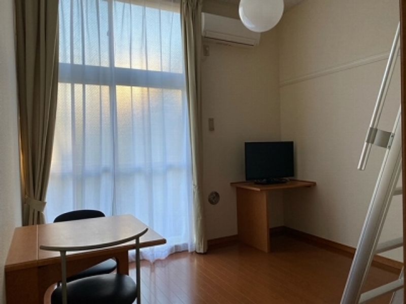 レオパレスオークヒルズⅡ 居間